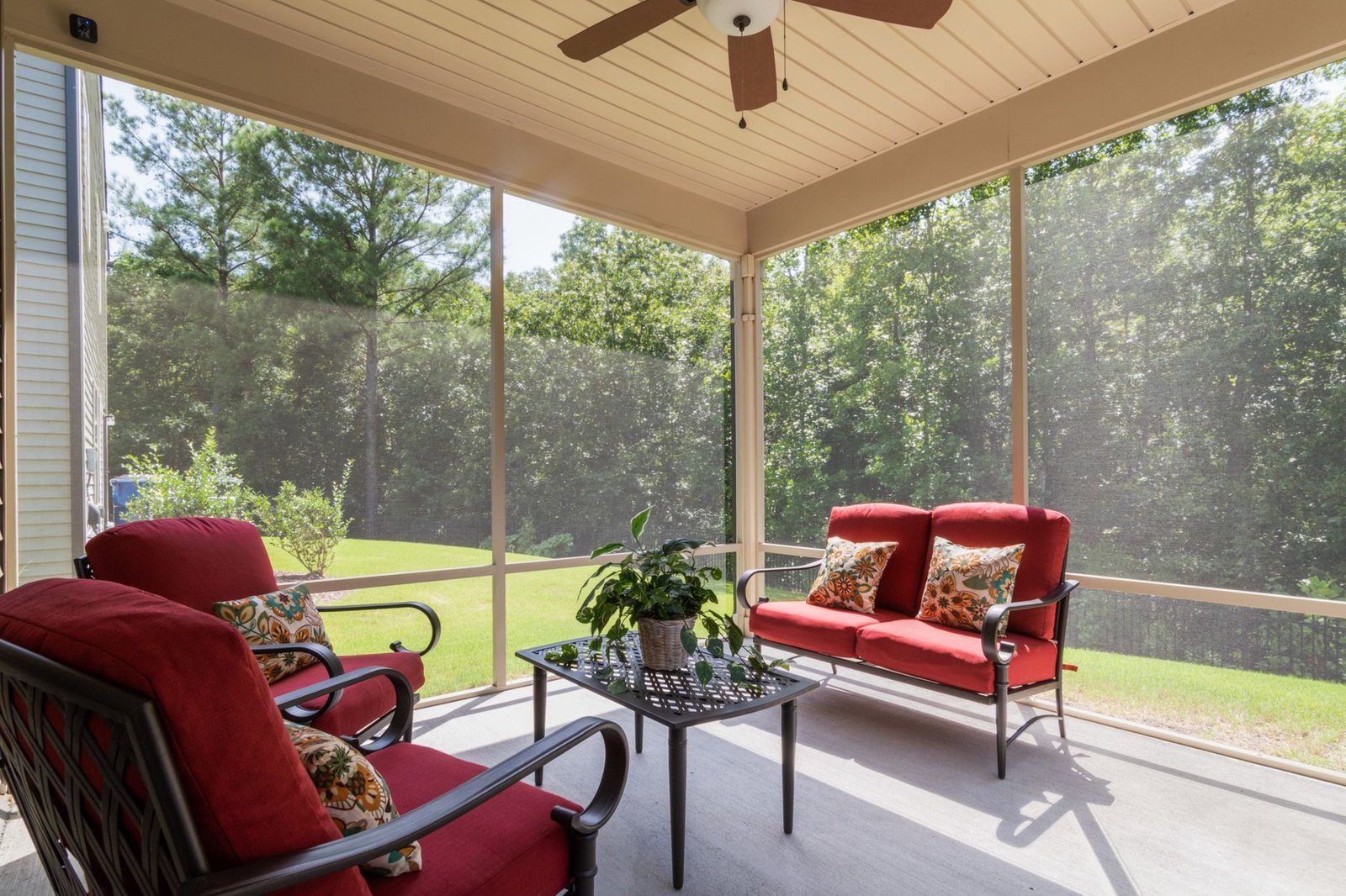 Try a Modern Screened Porch Design
